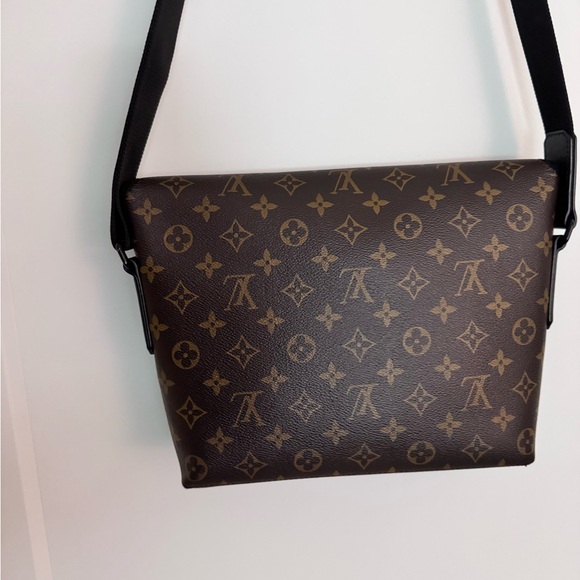 Louis Vuitton Monogram Canvas Bag in Brown and Gold - Picture 2 of 7